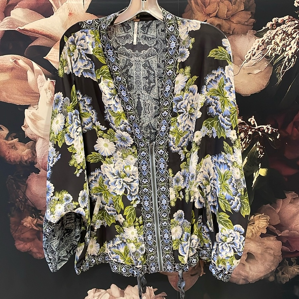 Free People zip style cardigan. Size M/L.